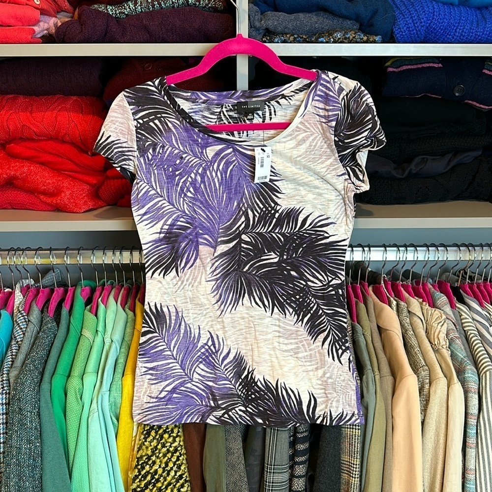 The Limited pink/purple leaf print short sleeve scoop neck t shirt size XS NWT